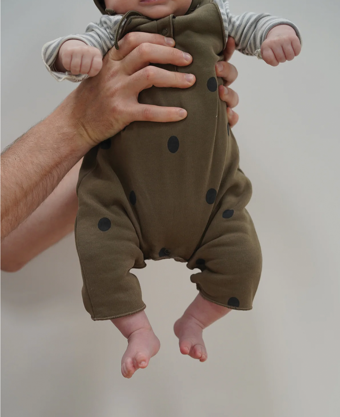 ONESIE ORGANIC ZOO OLIVE DOTS